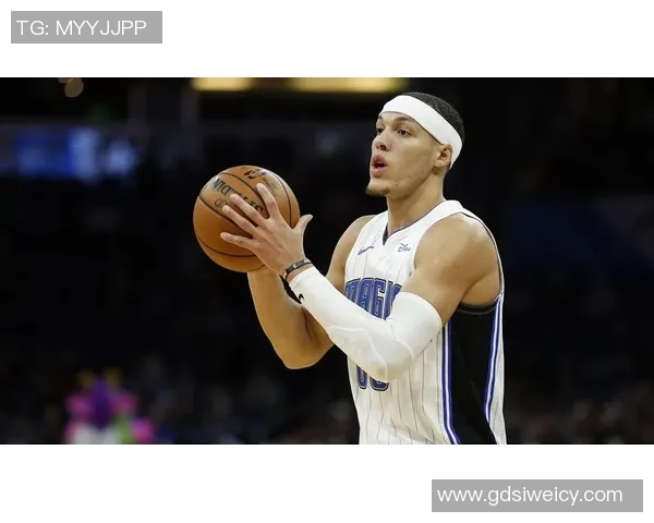 德阿隆福克斯：从新星崛起到NBA全明星的辉煌之路