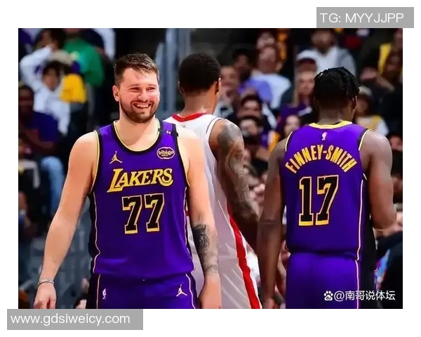 湖人队与老鹰队激战12号期待精彩对决与球星表现